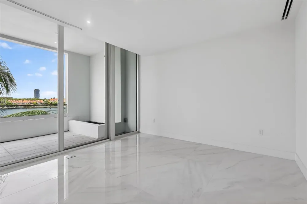 3750 Yacht Club Dr #TH5 Aventura, FL 33180