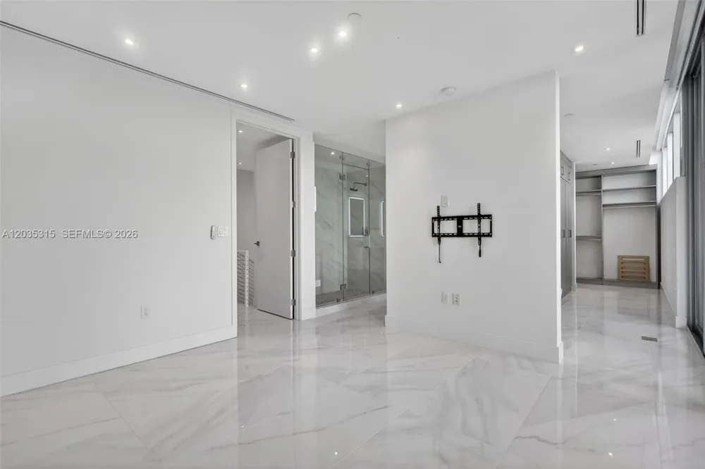 3750 Yacht Club Dr #TH5 Aventura, FL 33180