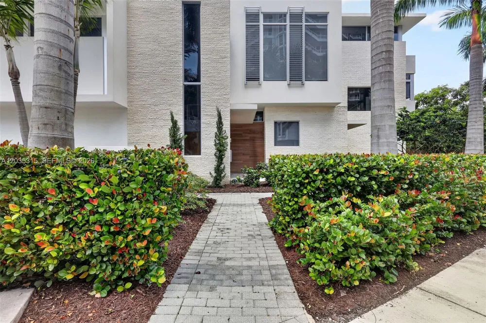 3750 Yacht Club Dr #TH5 Aventura, FL 33180