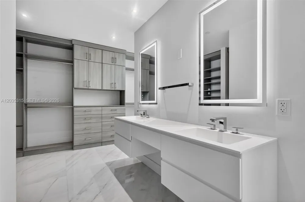 3750 Yacht Club Dr #TH5 Aventura, FL 33180