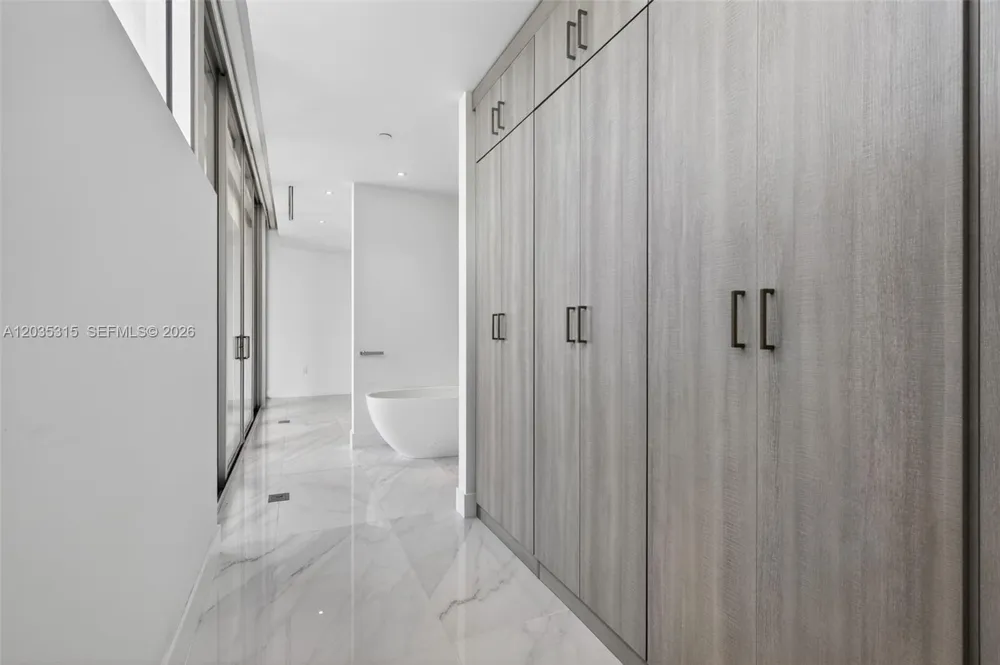 3750 Yacht Club Dr #TH5 Aventura, FL 33180