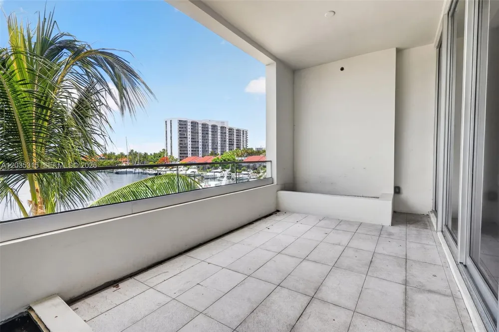 3750 Yacht Club Dr #TH5 Aventura, FL 33180