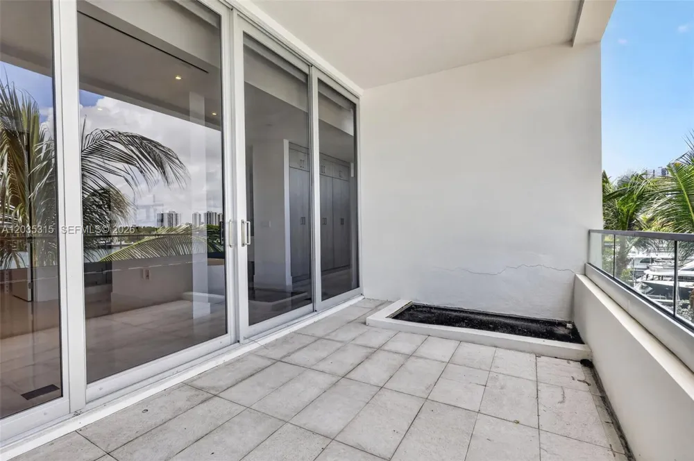 3750 Yacht Club Dr #TH5 Aventura, FL 33180