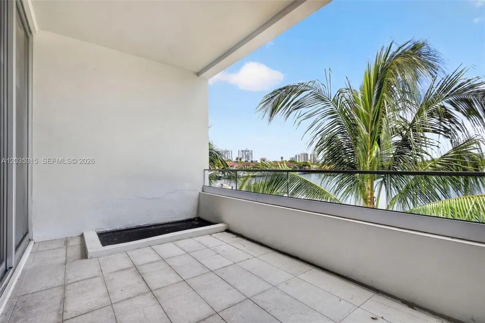 3750 Yacht Club Dr #TH5 Aventura, FL 33180