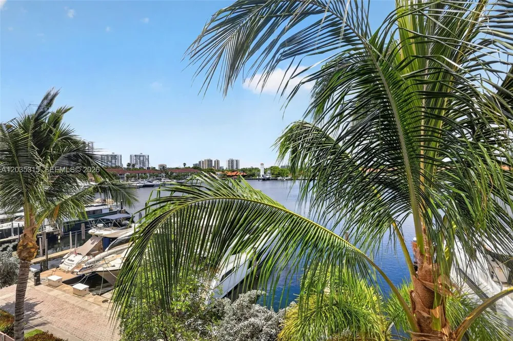 3750 Yacht Club Dr #TH5 Aventura, FL 33180