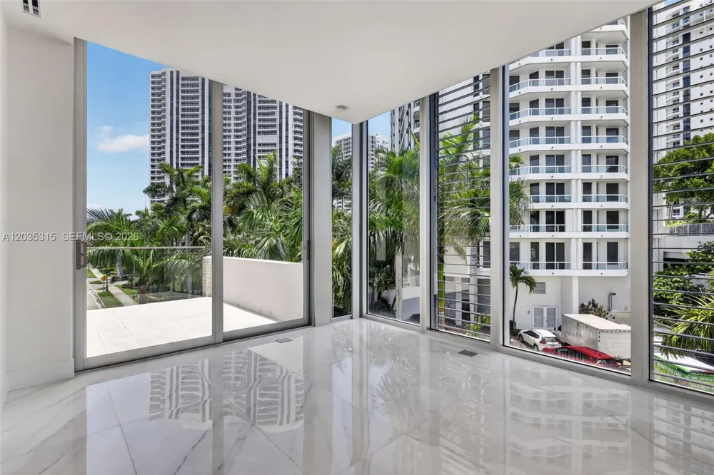 3750 Yacht Club Dr #TH5 Aventura, FL 33180