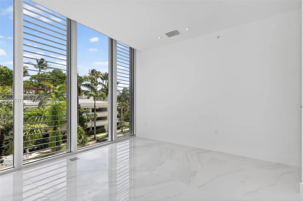 3750 Yacht Club Dr #TH5 Aventura, FL 33180