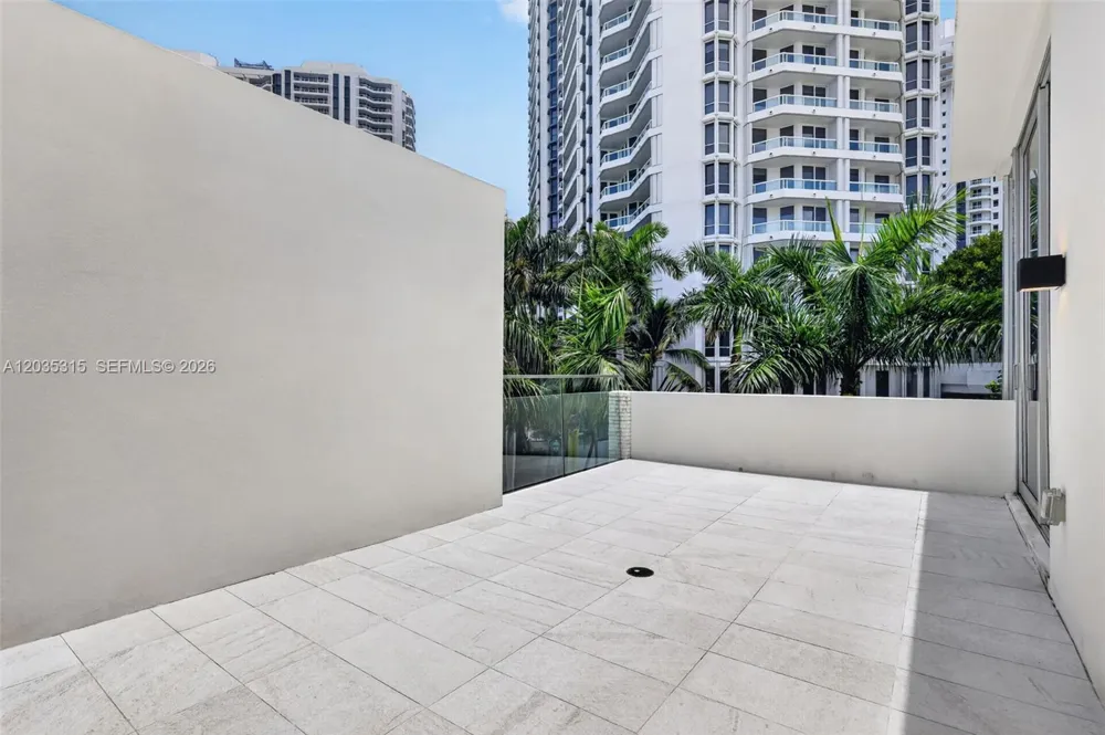 3750 Yacht Club Dr #TH5 Aventura, FL 33180
