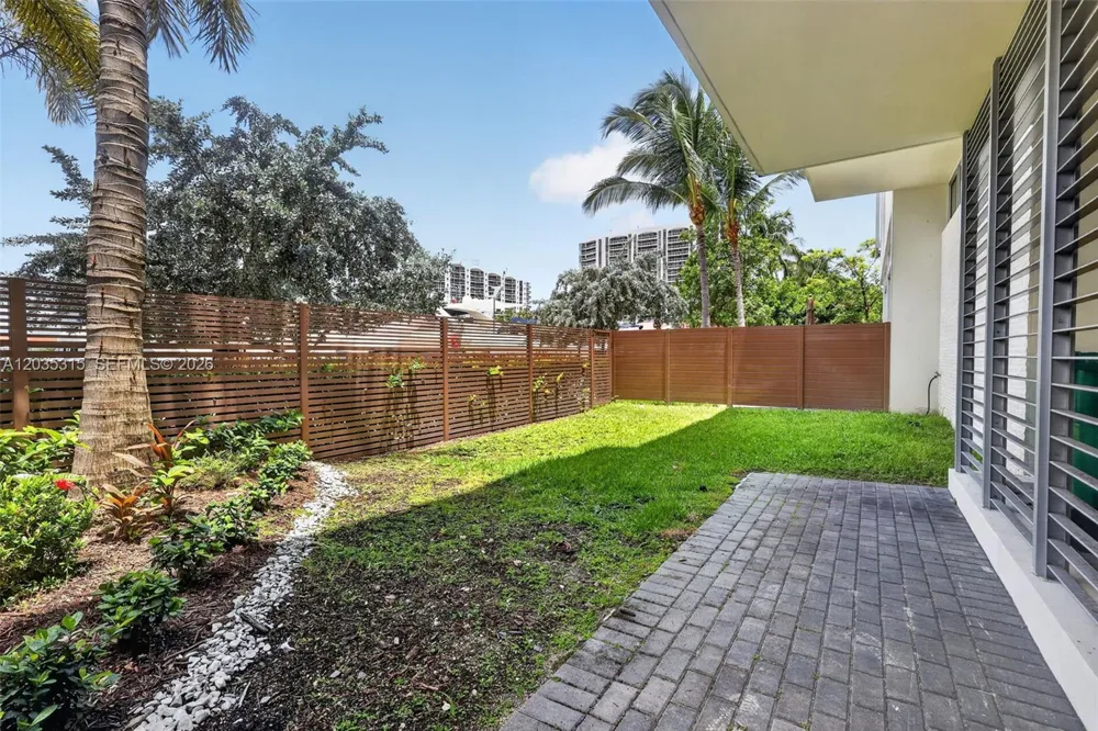 3750 Yacht Club Dr #TH5 Aventura, FL 33180