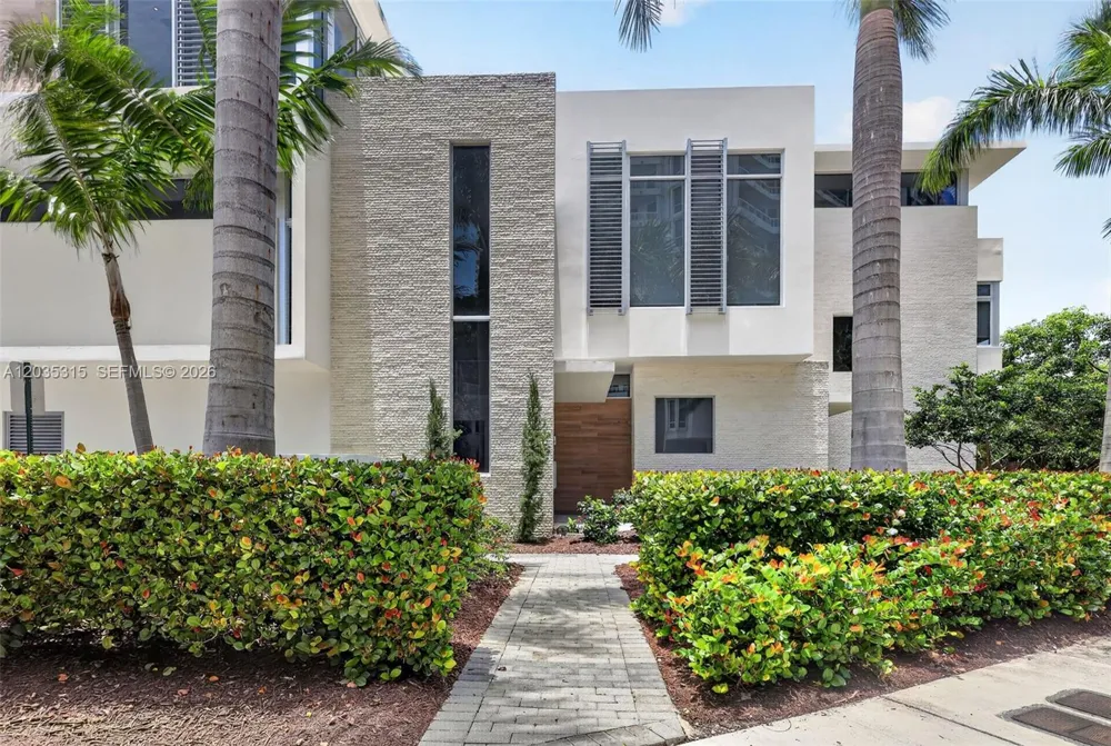 3750 Yacht Club Dr #TH5 Aventura, FL 33180
