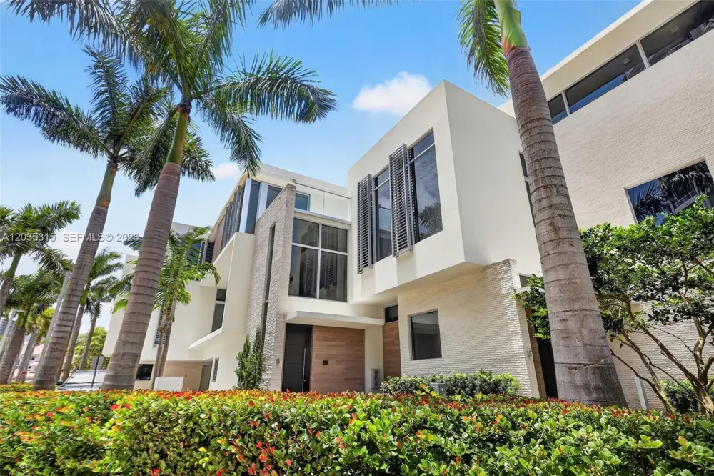 3750 Yacht Club Dr #TH5 Aventura, FL 33180