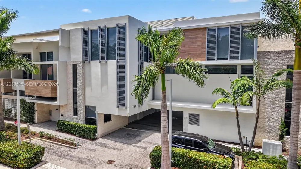 3750 Yacht Club Dr #TH5 Aventura, FL 33180