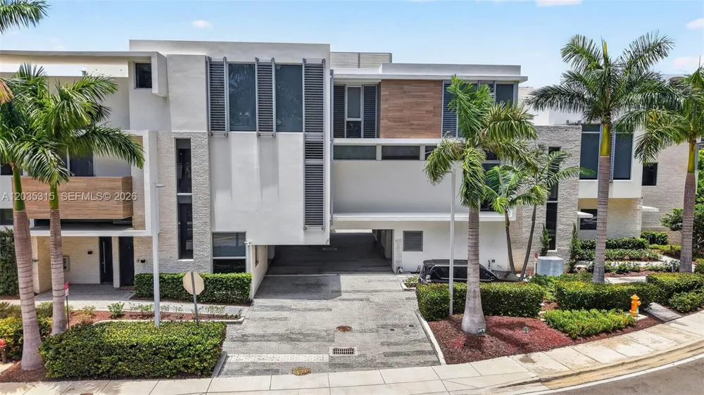 3750 Yacht Club Dr #TH5 Aventura, FL 33180
