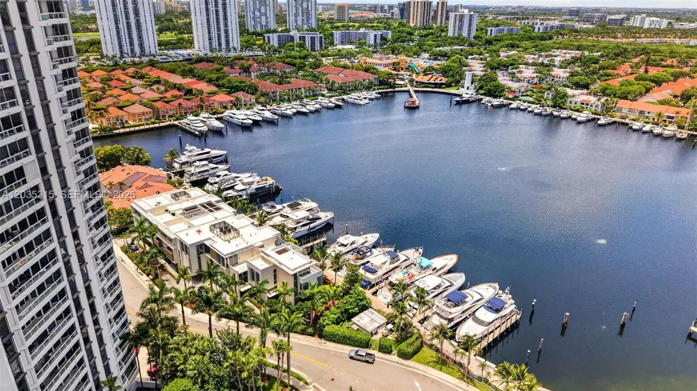 3750 Yacht Club Dr #TH5 Aventura, FL 33180