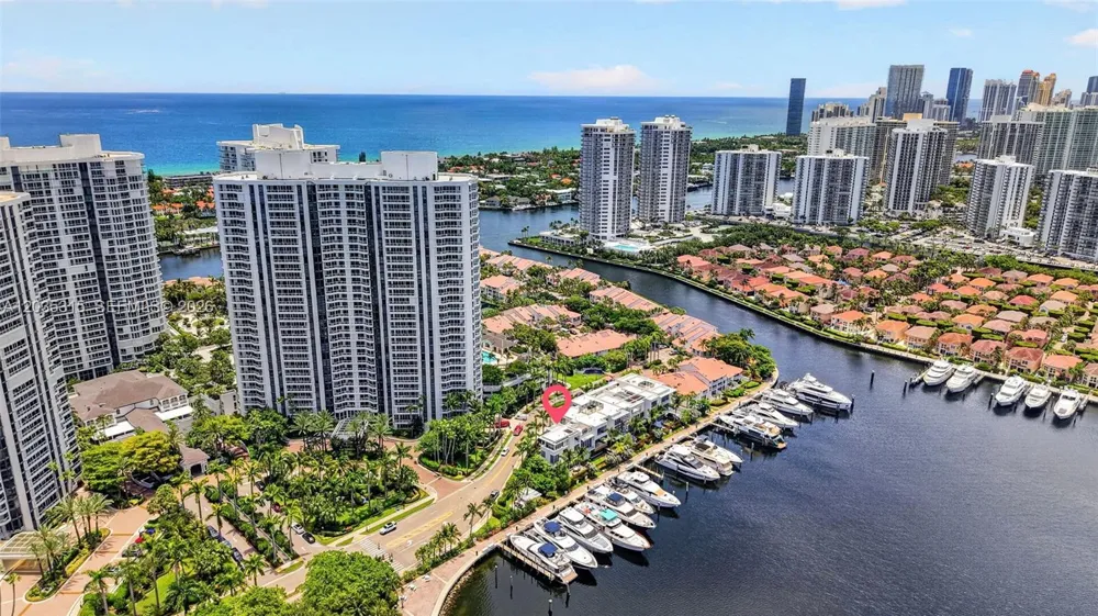 3750 Yacht Club Dr #TH5 Aventura, FL 33180