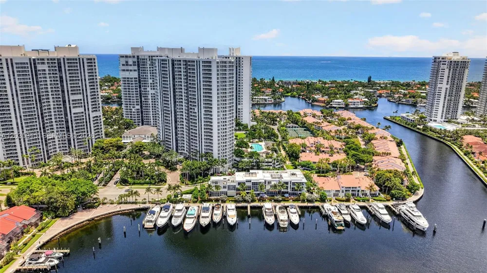3750 Yacht Club Dr #TH5 Aventura, FL 33180