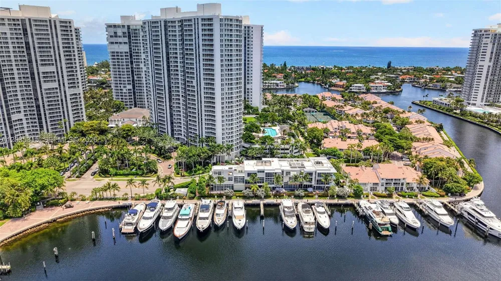 3750 Yacht Club Dr #TH5 Aventura, FL 33180