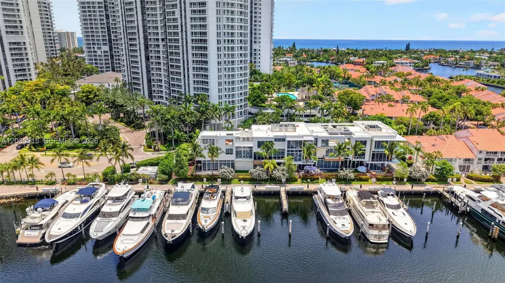 3750 Yacht Club Dr #TH5 Aventura, FL 33180