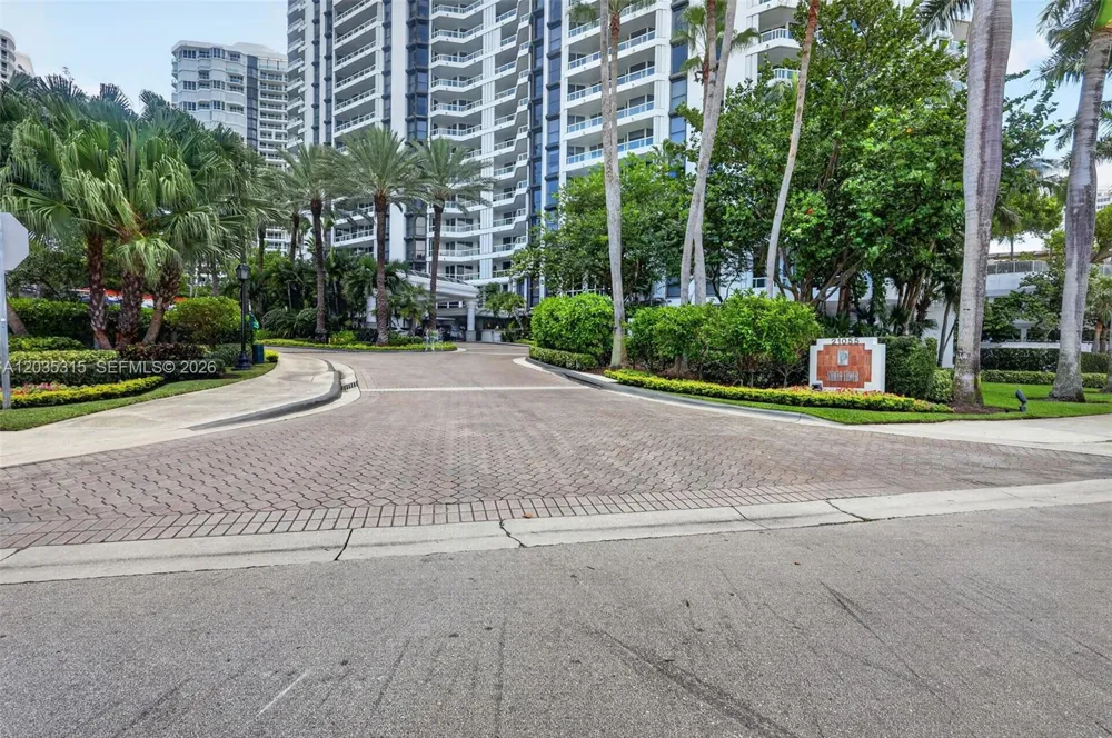 3750 Yacht Club Dr #TH5 Aventura, FL 33180