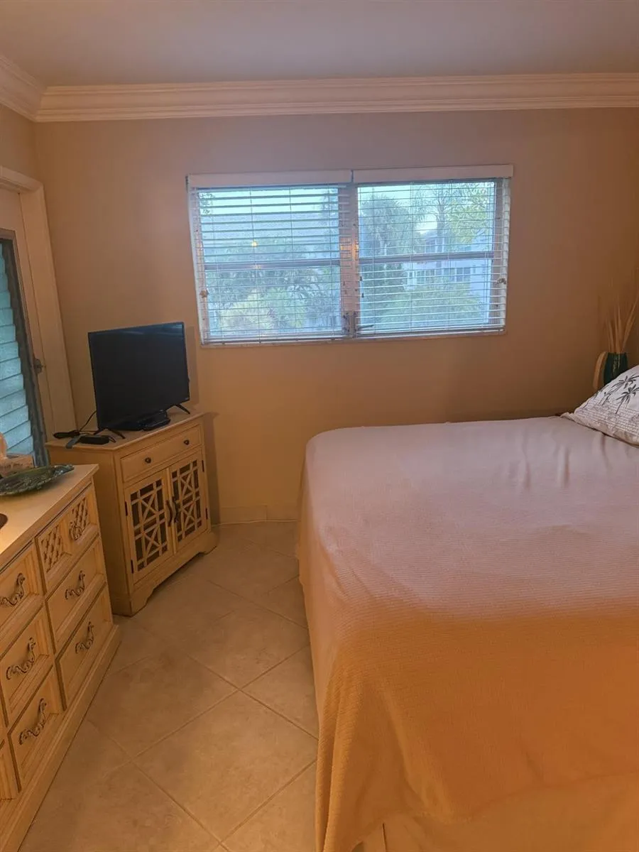 2050 NE 39th Street #211w Lighthouse Point, FL 33064