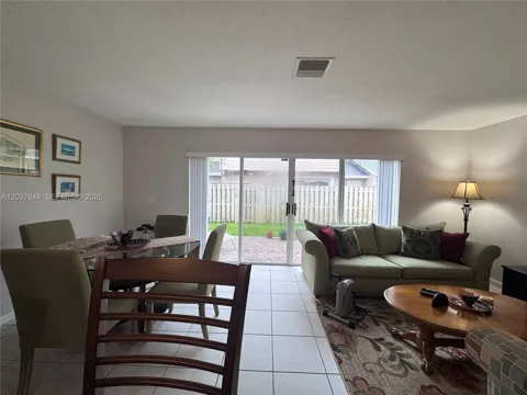 12204 NW 36th Pl