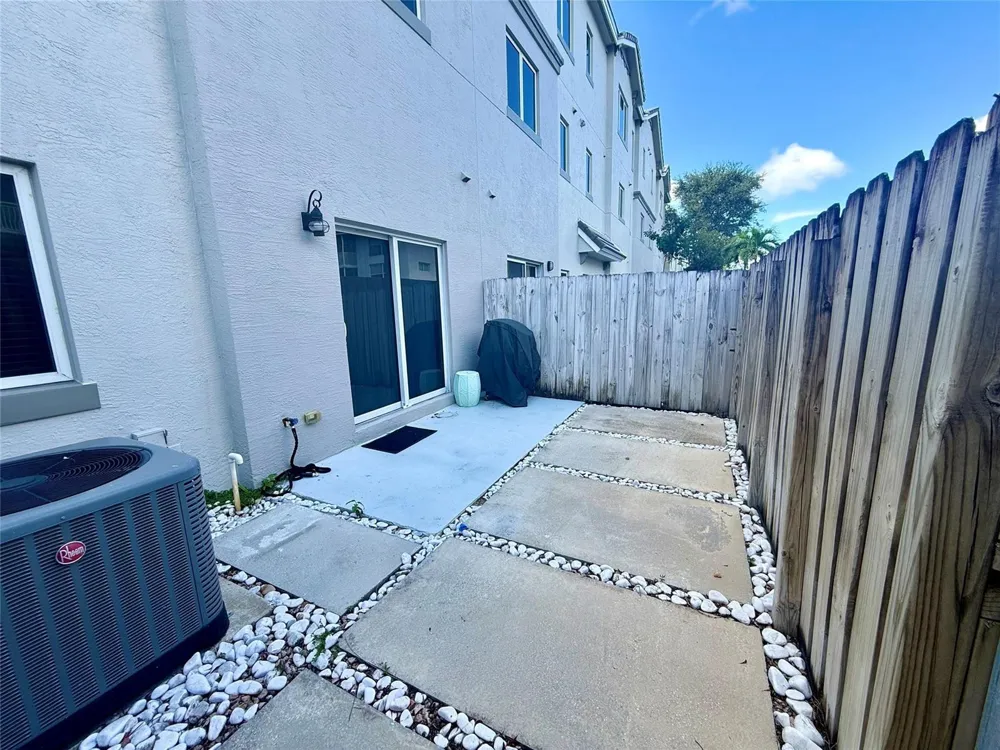 1951 Coral Heights Boulevard #402 Oakland Park, FL 33308