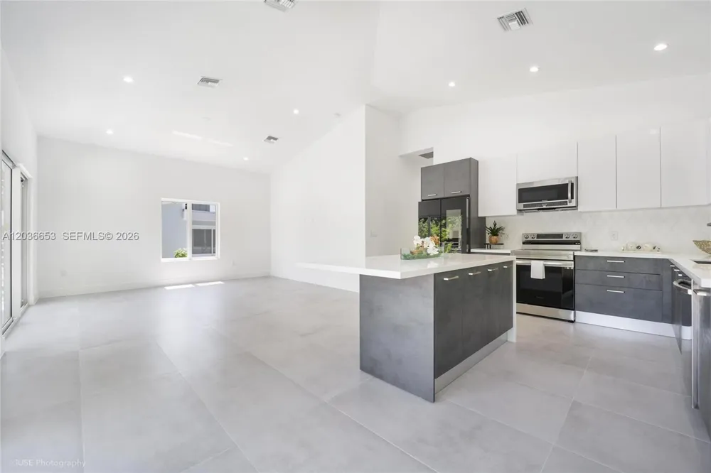5 Bowen Dr Key Largo, FL 33037