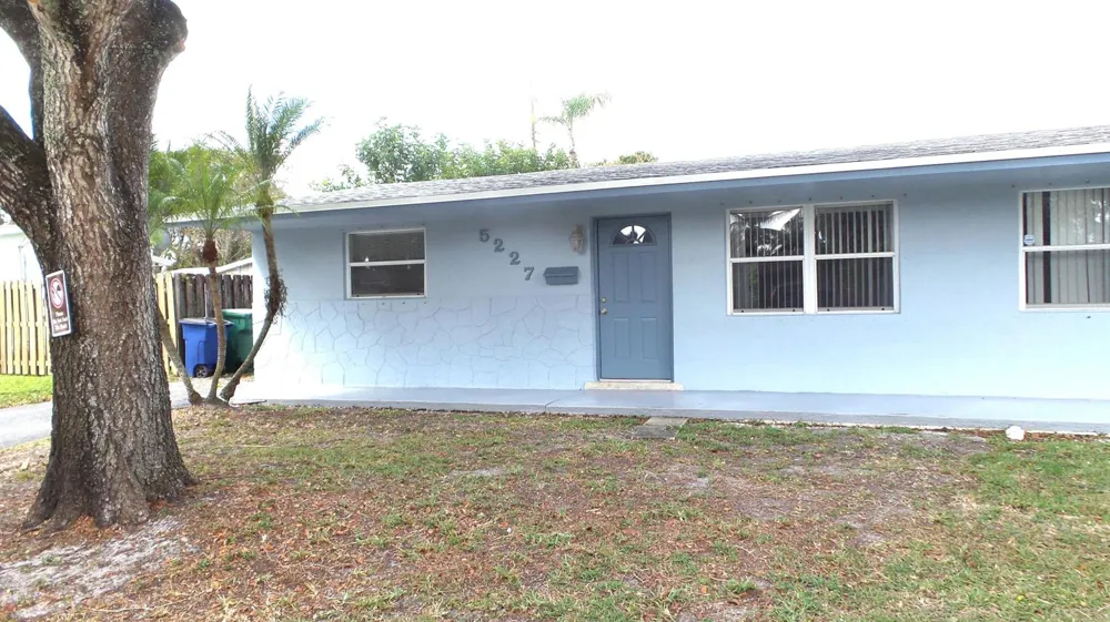 5227 SW 94th Avenue Cooper City, FL 33328
