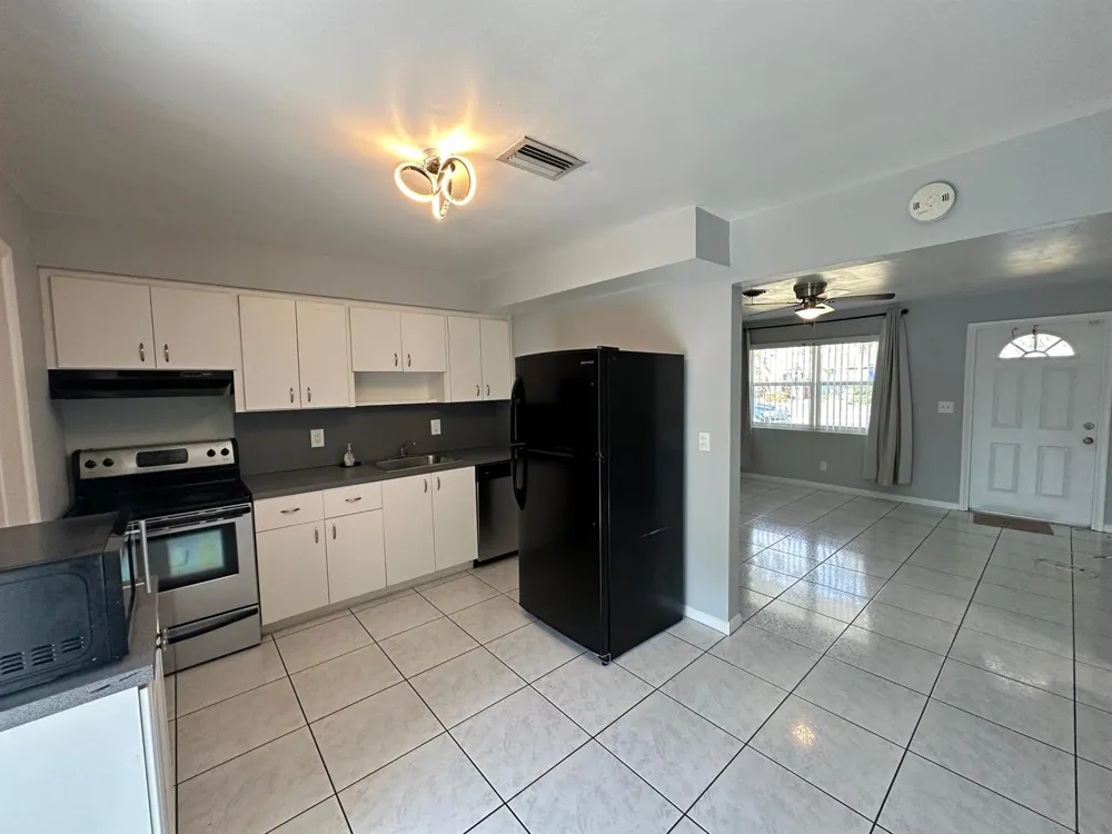 5227 SW 94th Avenue Cooper City, FL 33328