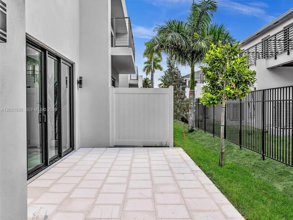 4656 SW 32nd Ave #B1 Dania Beach, FL 33312