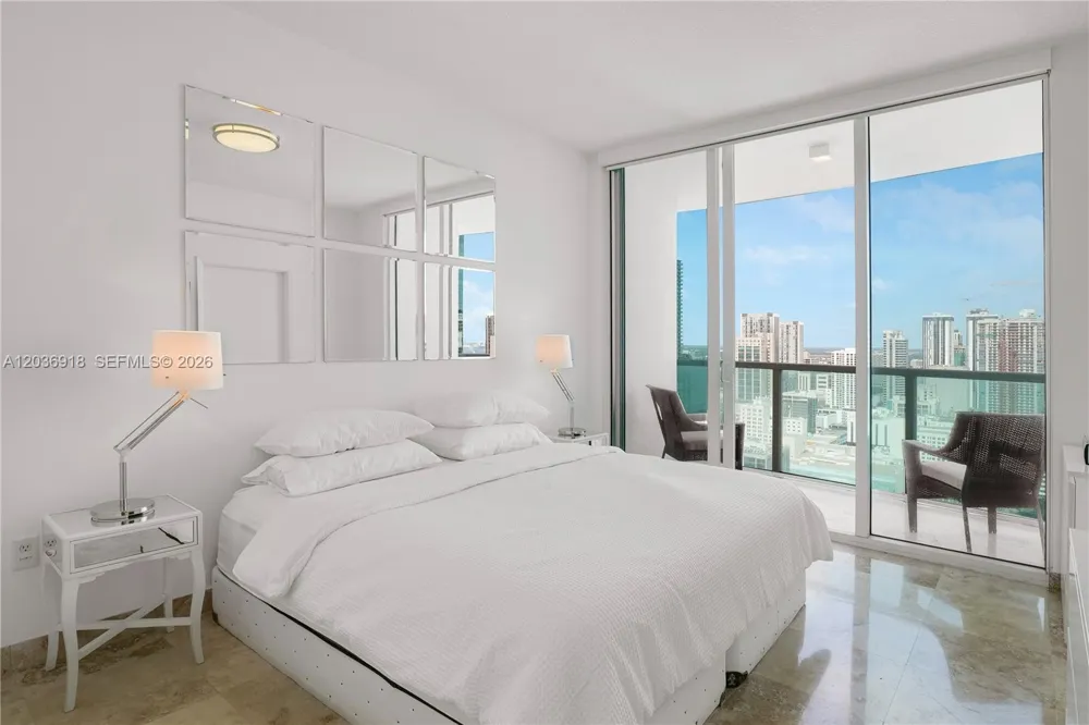 31 SE 5th St #3812 Miami, FL 33131
