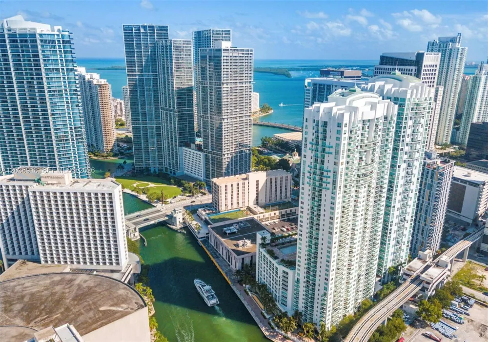 31 SE 5th St #3812 Miami, FL 33131