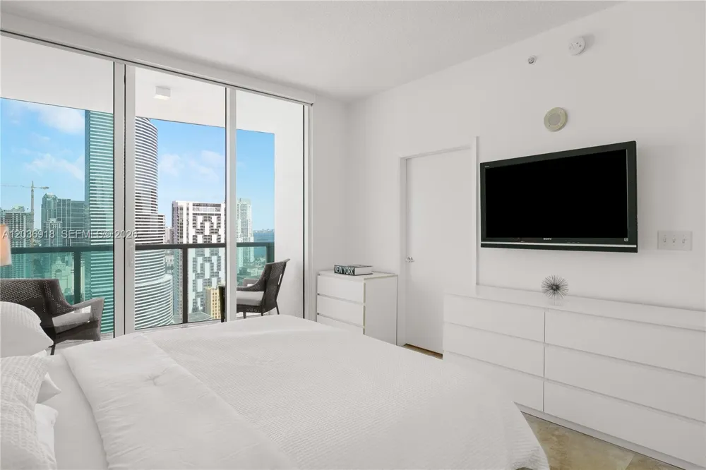 31 SE 5th St #3812 Miami, FL 33131