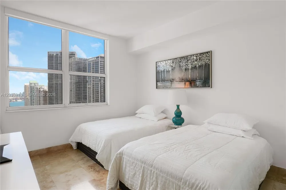 31 SE 5th St #3812 Miami, FL 33131