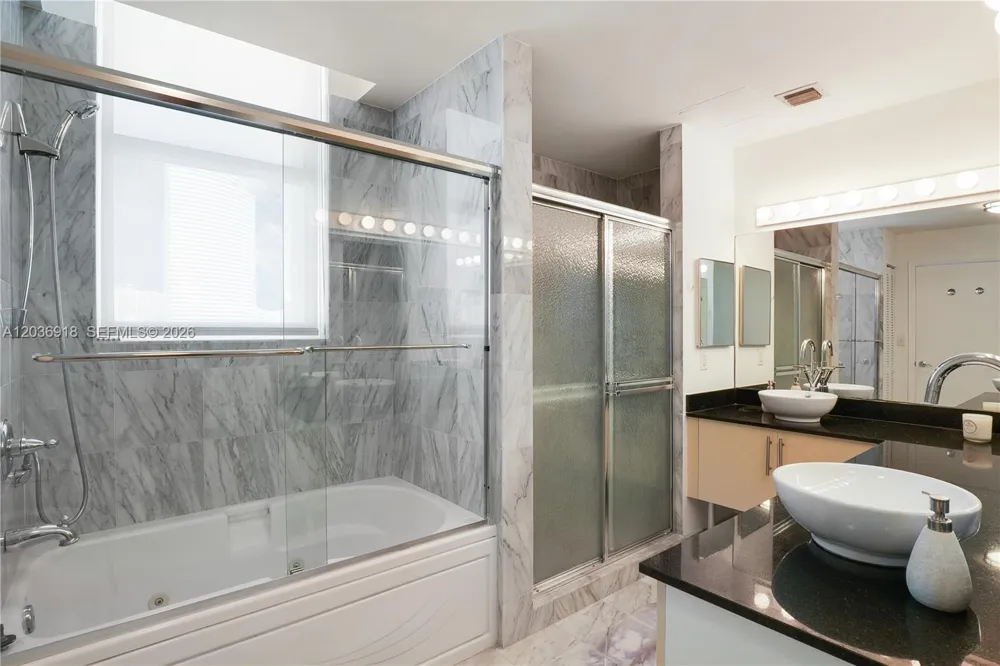 31 SE 5th St #3812 Miami, FL 33131