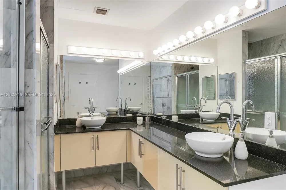 31 SE 5th St #3812 Miami, FL 33131