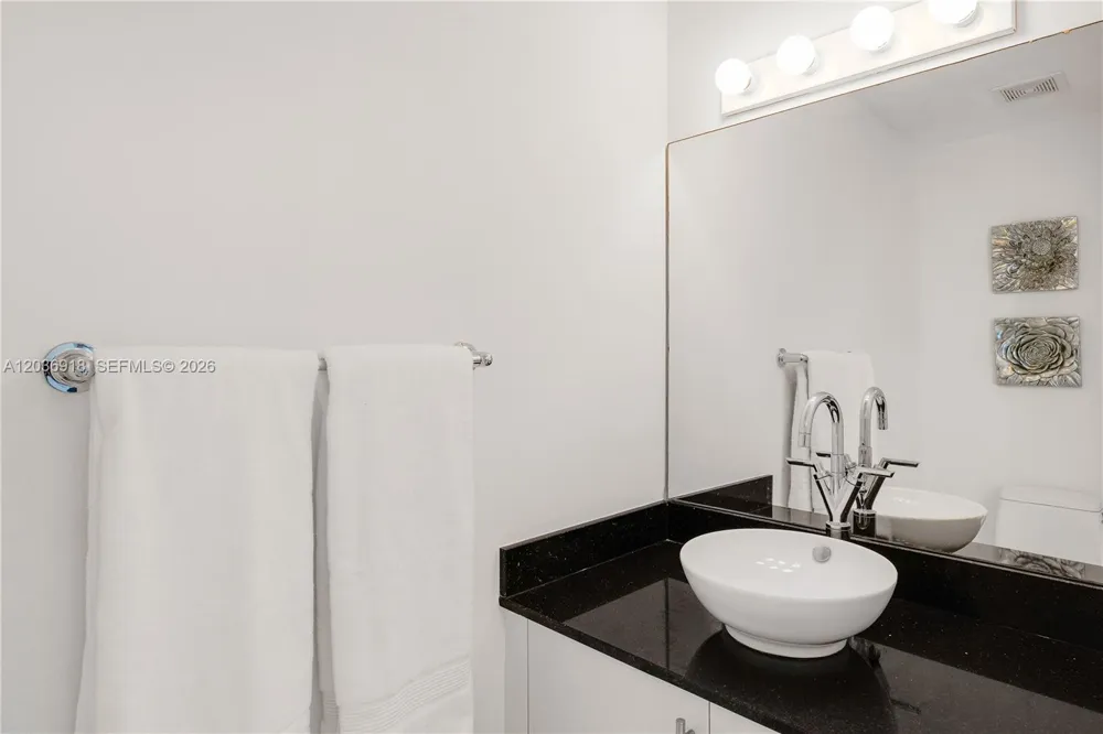 31 SE 5th St #3812 Miami, FL 33131