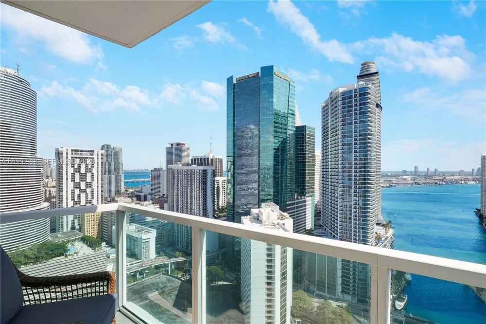 31 SE 5th St #3812 Miami, FL 33131