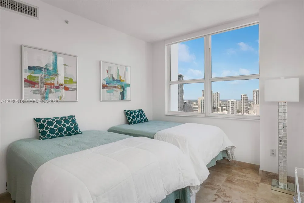 31 SE 5th St #3812 Miami, FL 33131