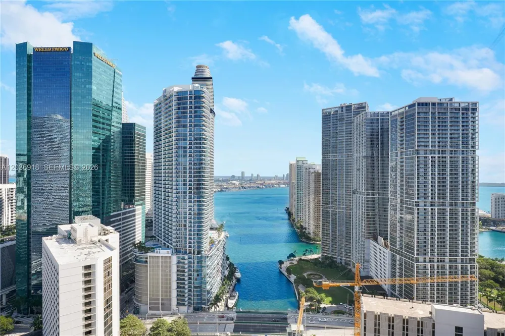 31 SE 5th St #3812 Miami, FL 33131