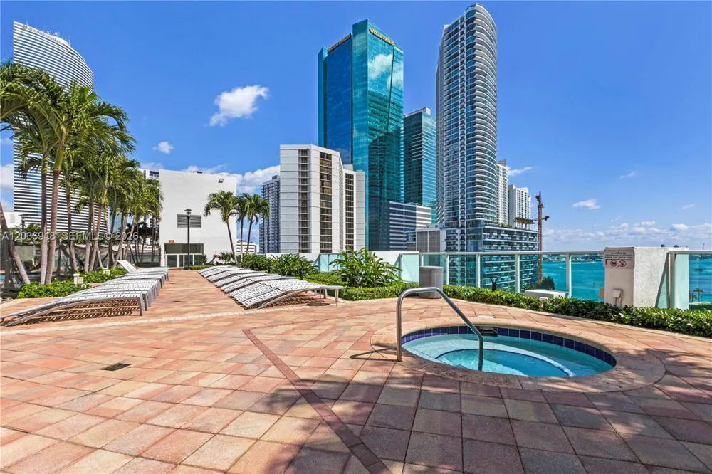 31 SE 5th St #3812 Miami, FL 33131