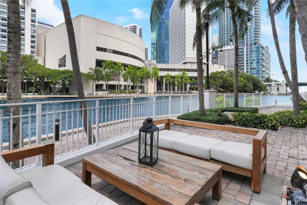 31 SE 5th St #3812 Miami, FL 33131