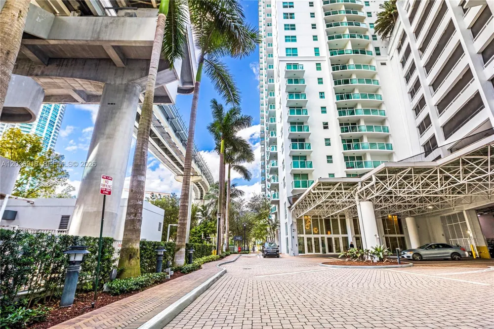 31 SE 5th St #3812 Miami, FL 33131