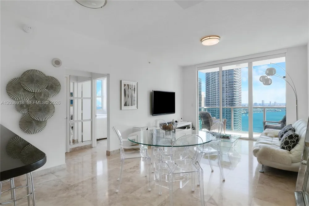 31 SE 5th St #3812 Miami, FL 33131