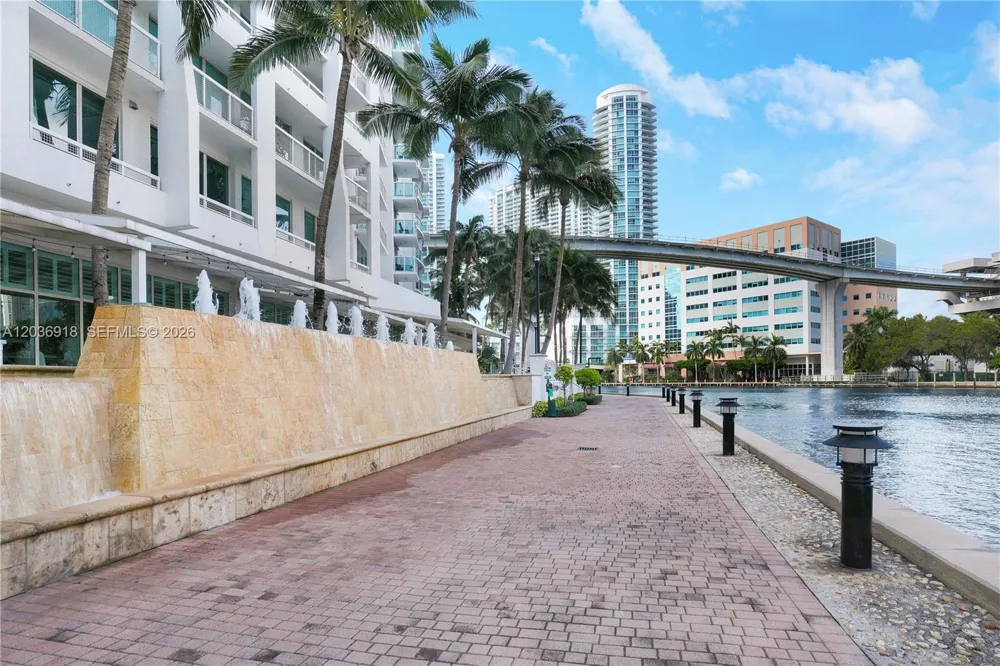31 SE 5th St #3812 Miami, FL 33131