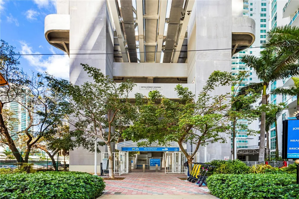 31 SE 5th St #3812 Miami, FL 33131