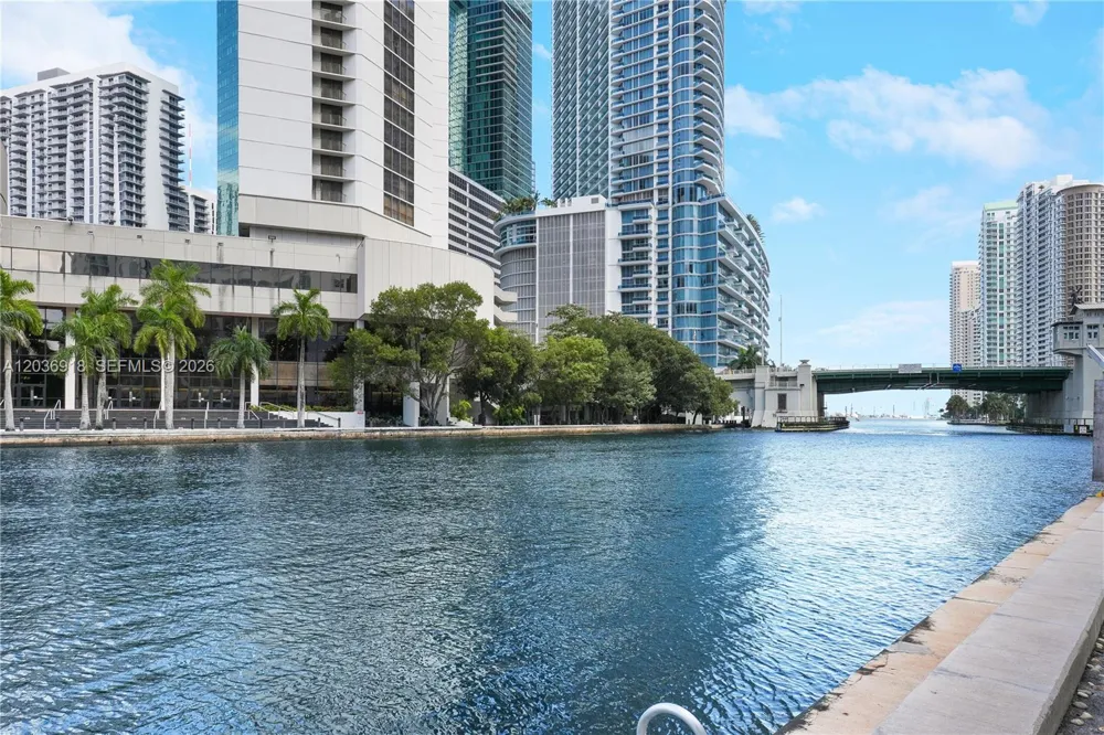 31 SE 5th St #3812 Miami, FL 33131