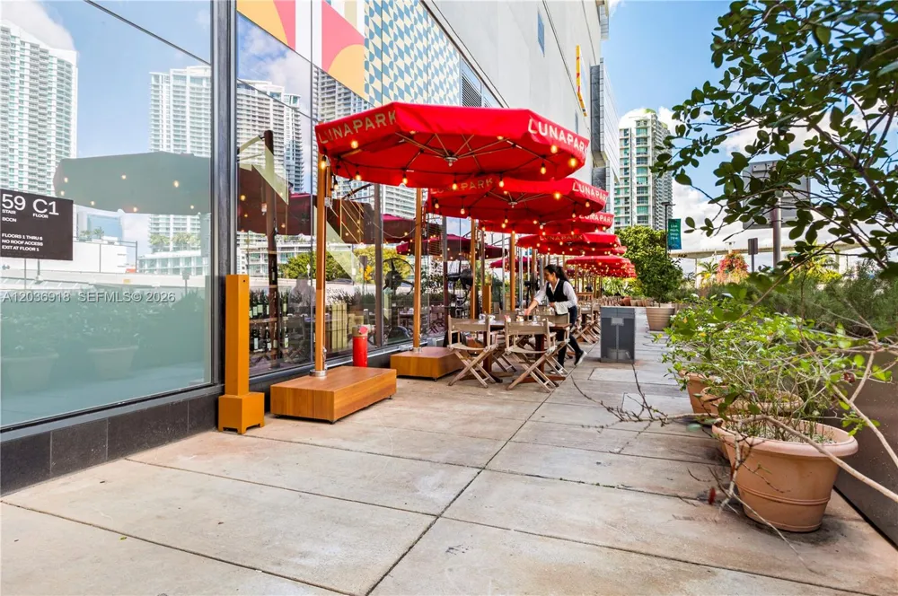 31 SE 5th St #3812 Miami, FL 33131