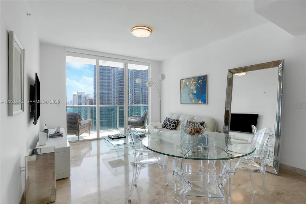 31 SE 5th St #3812 Miami, FL 33131