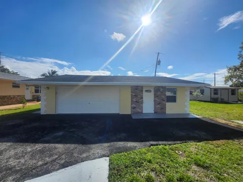 511 60th Way #East Apartment